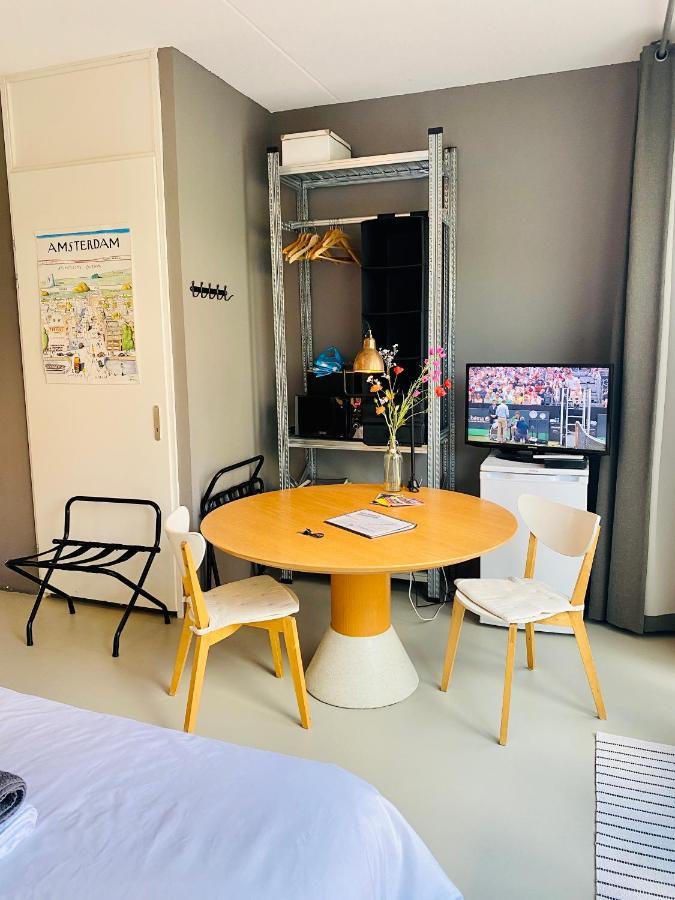 Private Studio With Free Car Parking Amsterdam Exteriör bild