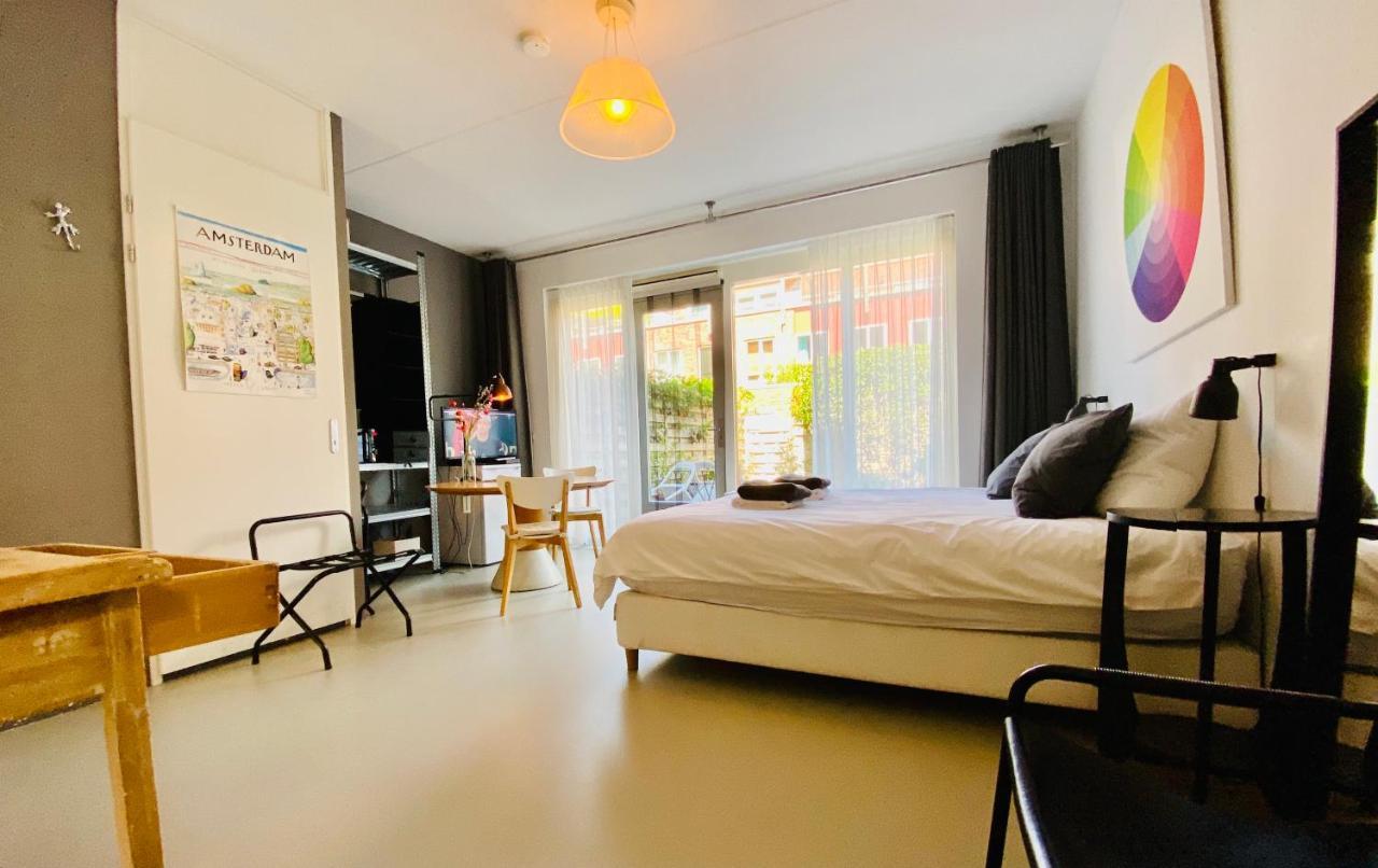 Private Studio With Free Car Parking Amsterdam Exteriör bild