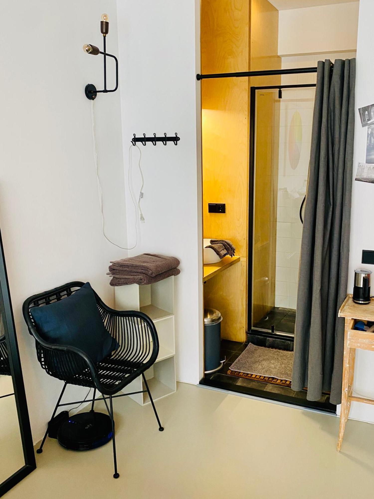 Private Studio With Free Car Parking Amsterdam Exteriör bild